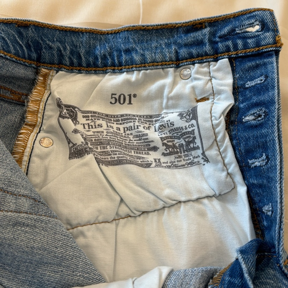 Women’s Levi’s 501 button fly denim shorts - Picture 5 of 8